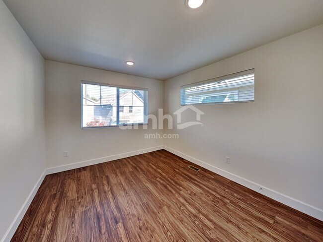 Building Photo - 33047 Lookout Ln