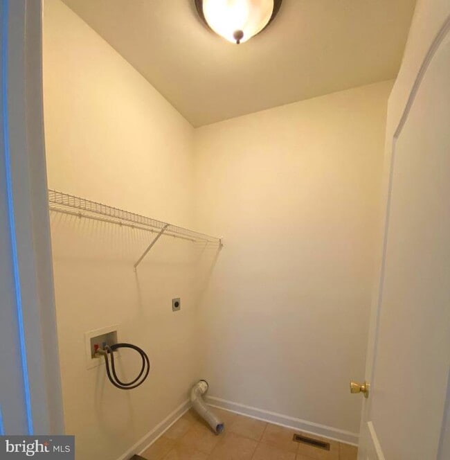 Building Photo - 21 Birch Dr