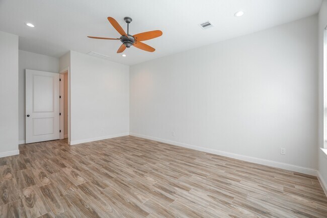 Building Photo - 25018 Rhett Butler Ct