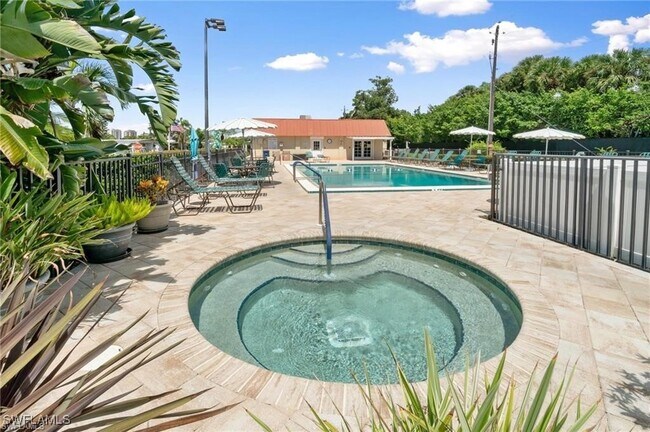 Building Photo - 4700 Tahiti Dr