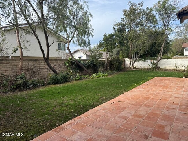 Building Photo - 2923 E Sierra Dr