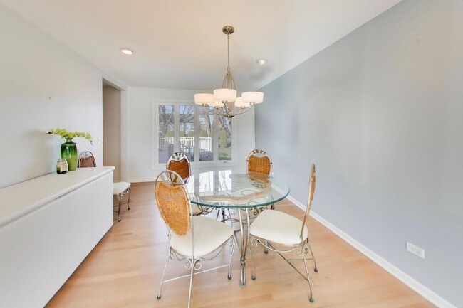 Building Photo - 2616 N Dryden Pl