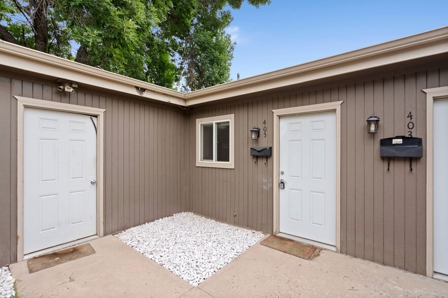 Building Photo - 405 E Thunderbird Dr