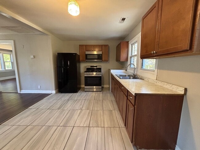 Building Photo - 716 Wilson Rd