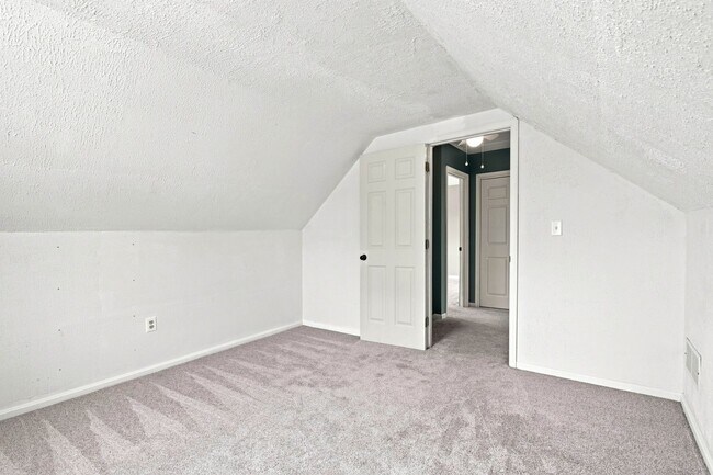 Building Photo - 15 Beech Ln