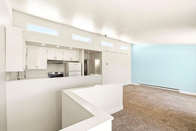 Building Photo - 308A Estrella Ave