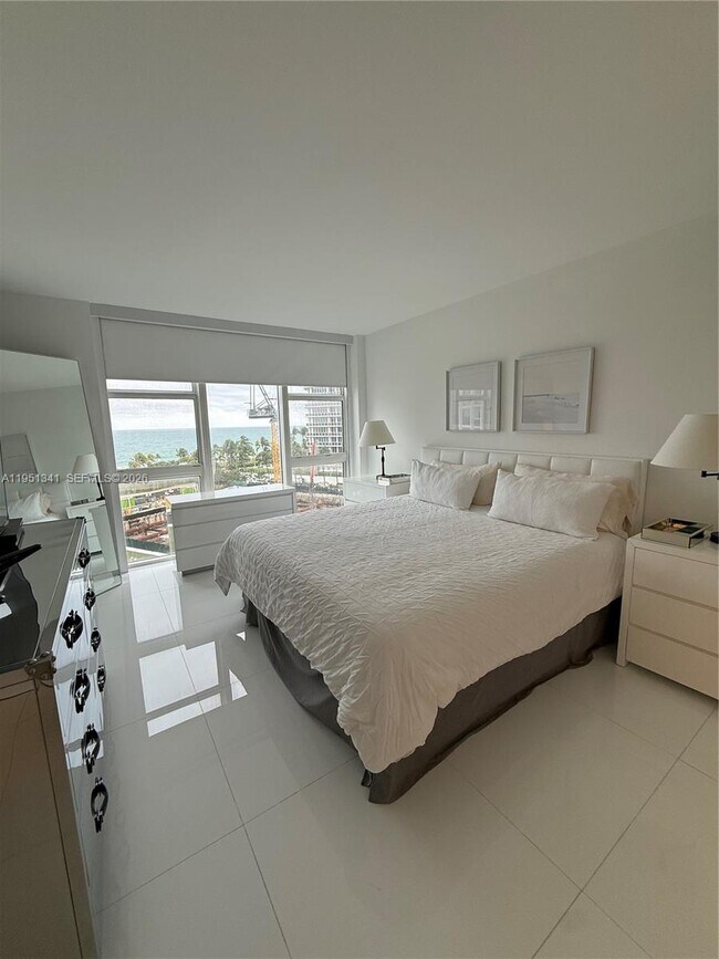 Building Photo - 10275 Collins Ave