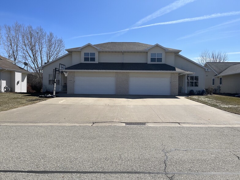 Building Photo - 5335 Brookview Dr