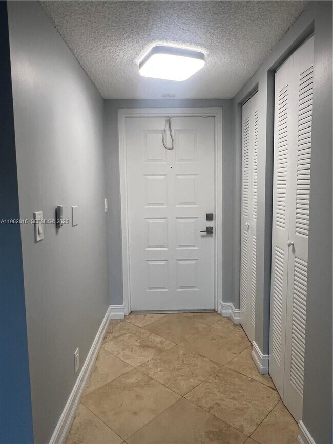 Building Photo - 9777 Westview Dr