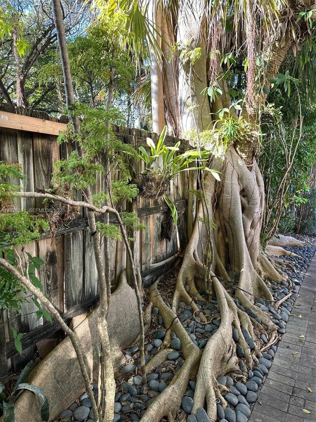 Building Photo - 2842 Coconut Ave