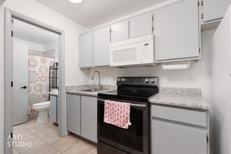 Building Photo - Fully furnished one-bedroom apartment located on the ground level