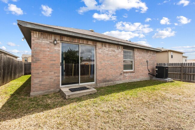 Building Photo - 3 Bedroom/2 Bath Meadow Brook Subdivision