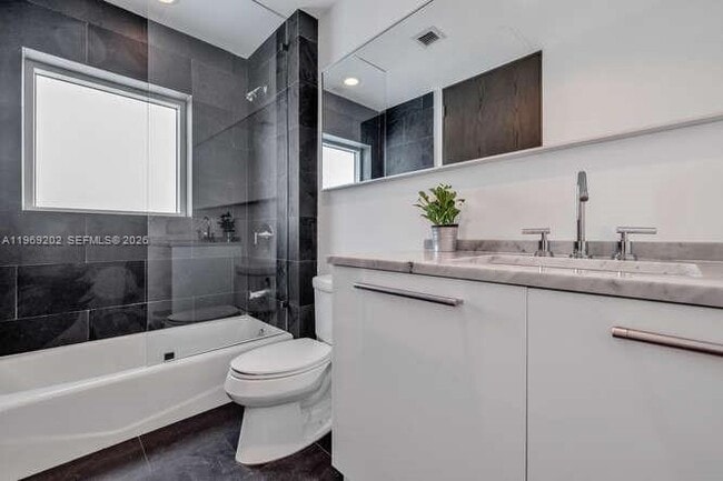 Building Photo - 900 Biscayne Blvd