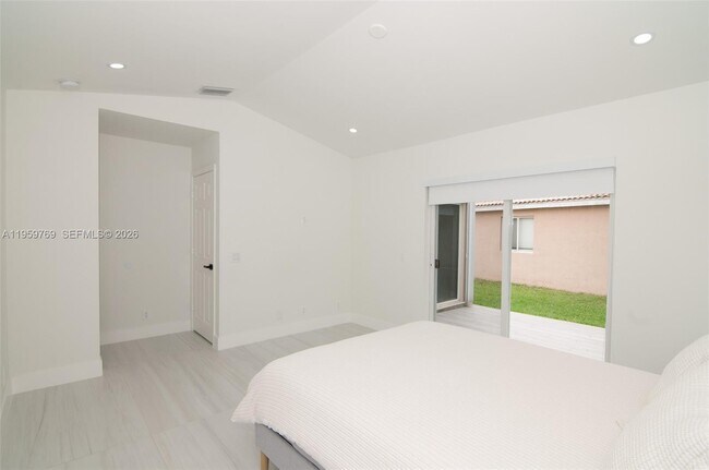 Building Photo - 4420 Dogwood Cir