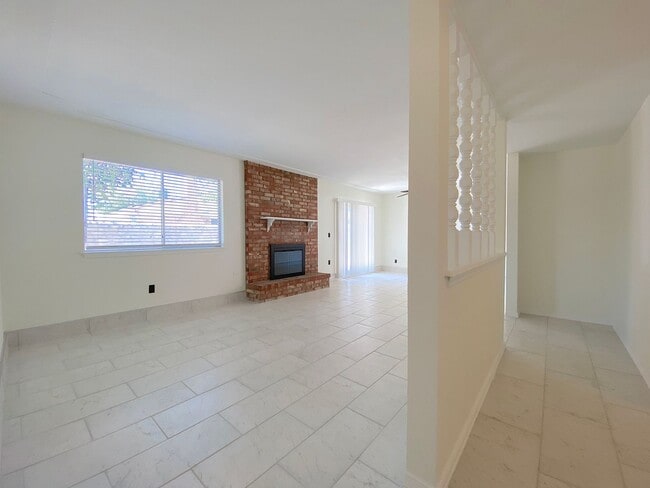 Building Photo - Northeast El Paso 3 Bed Refrig A/C