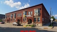 Building Photo - 4 or 5 Bedroom Upper Luxury Apartment with Custom Fireplace in Historic Building