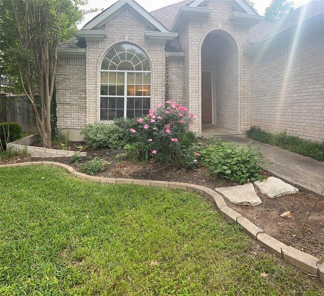 Building Photo - 5401 Apache Creek Cove