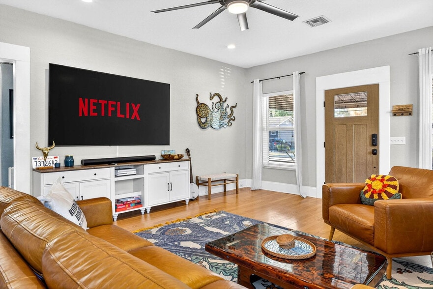 Building Photo - 2705 N Poplar Ave