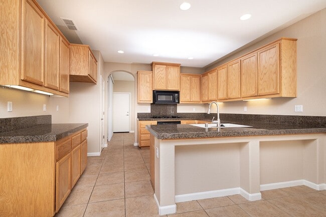 Building Photo - Spacious Folsom Parkway Home Near The Back...