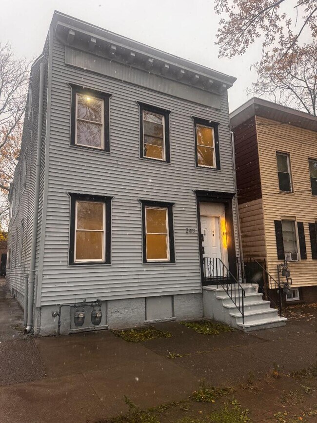 Building Photo - 249 2nd St