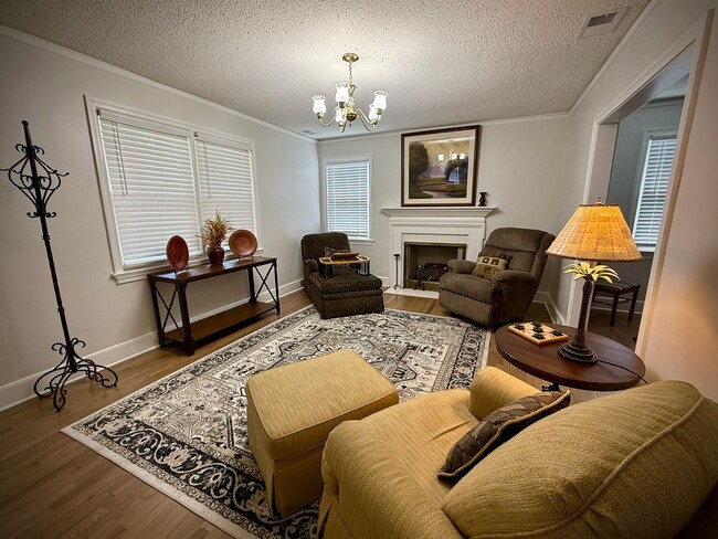 Building Photo - SHORT TERM AVAILABLE [Shandon]