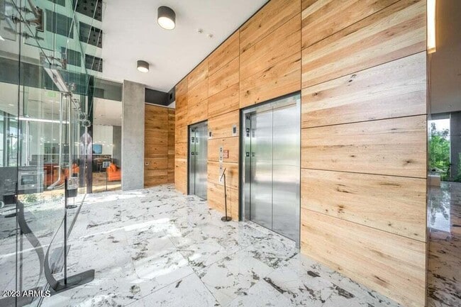 Building Photo - 7180 E Kierland Blvd