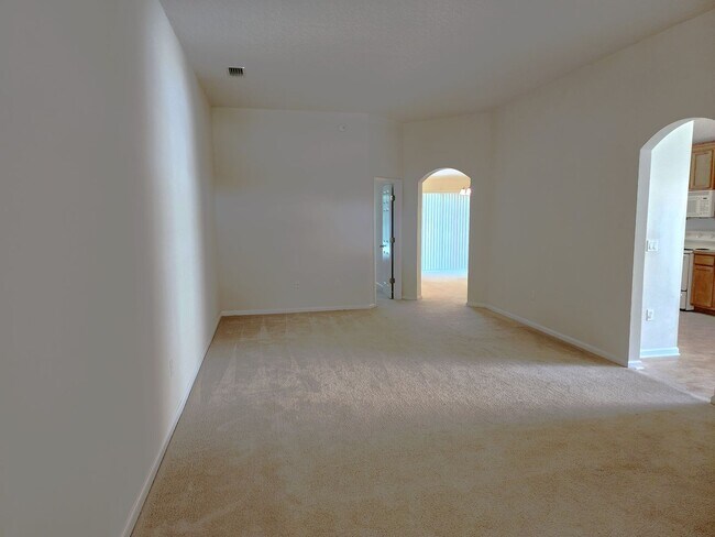 Building Photo - 4 Bedroom 2 Bath Brick and Stucco in desirable Silver Creek