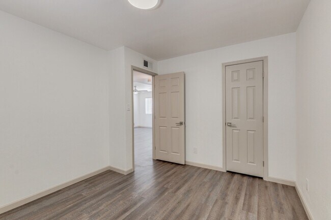 Building Photo - $0 First Month Rent! Remodeled 2 Bed Casita w/ Private Patio, W/D & Pool