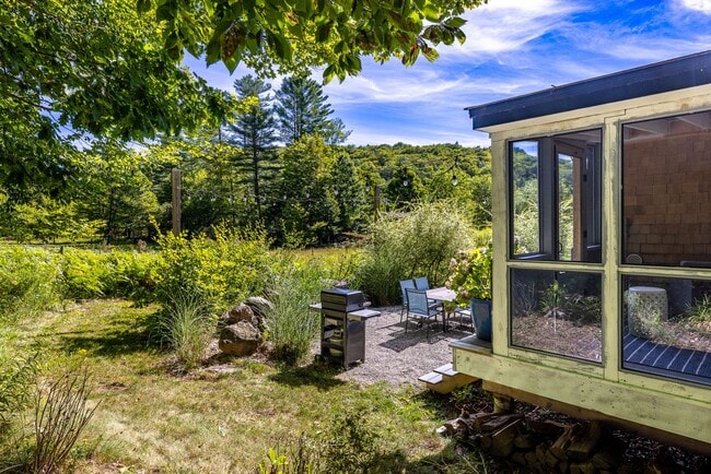 Building Photo - Short Term lease- Fully Furnished One bedr...