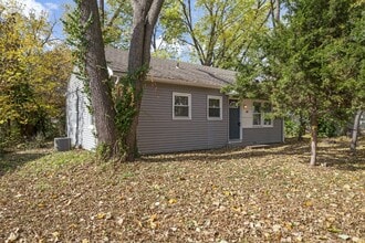 Building Photo - Welcome home to this cozy and fully updated 3-bedroom, 1-bath rental in Kansas City, KS!  1st mon...