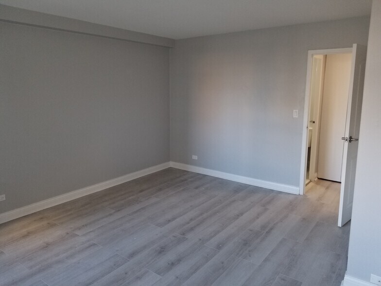 Bedroom - 33 E Cedar St