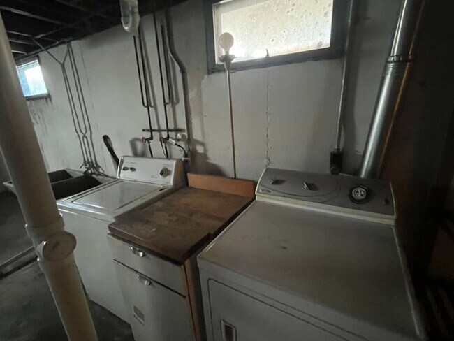 Building Photo - 9813 Lullaby Ln