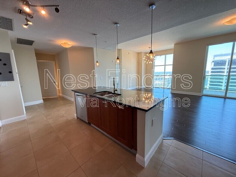 Building Photo - 1431 Ztp - Riverplace