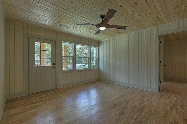 Building Photo - 2531 Wecco St