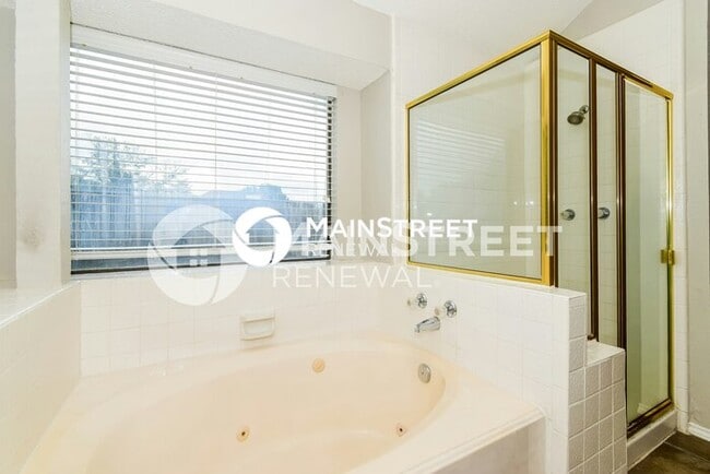 Building Photo - 3 Bedroom Pet-Friendly Home in Plano, TX with Main Street Renewal