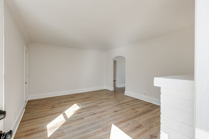 Building Photo - 5211 Sunbeam Ave