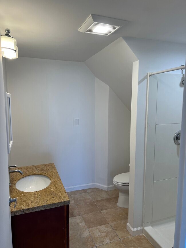 Building Photo - 458 Pope St