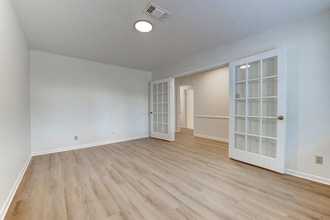 Building Photo - 3218 Crestdale Dr