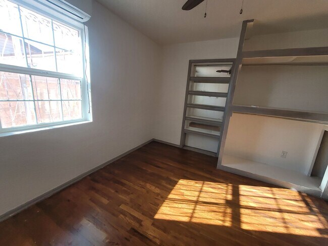 Building Photo - Ready to View!!