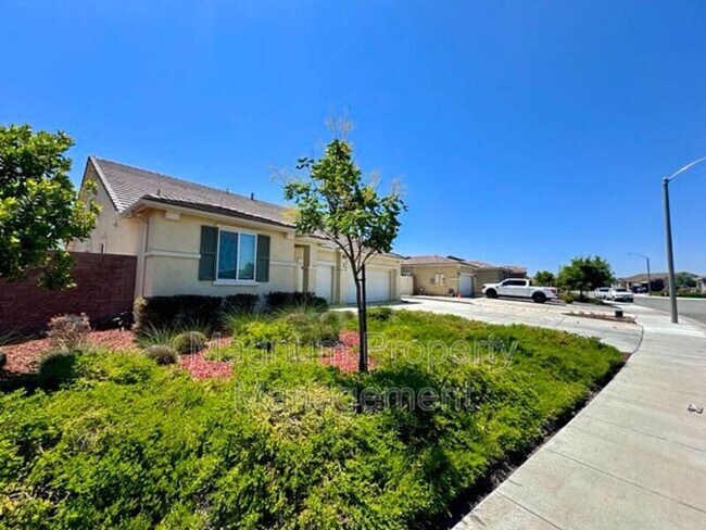 Building Photo - 34726 Yellow Root Ct