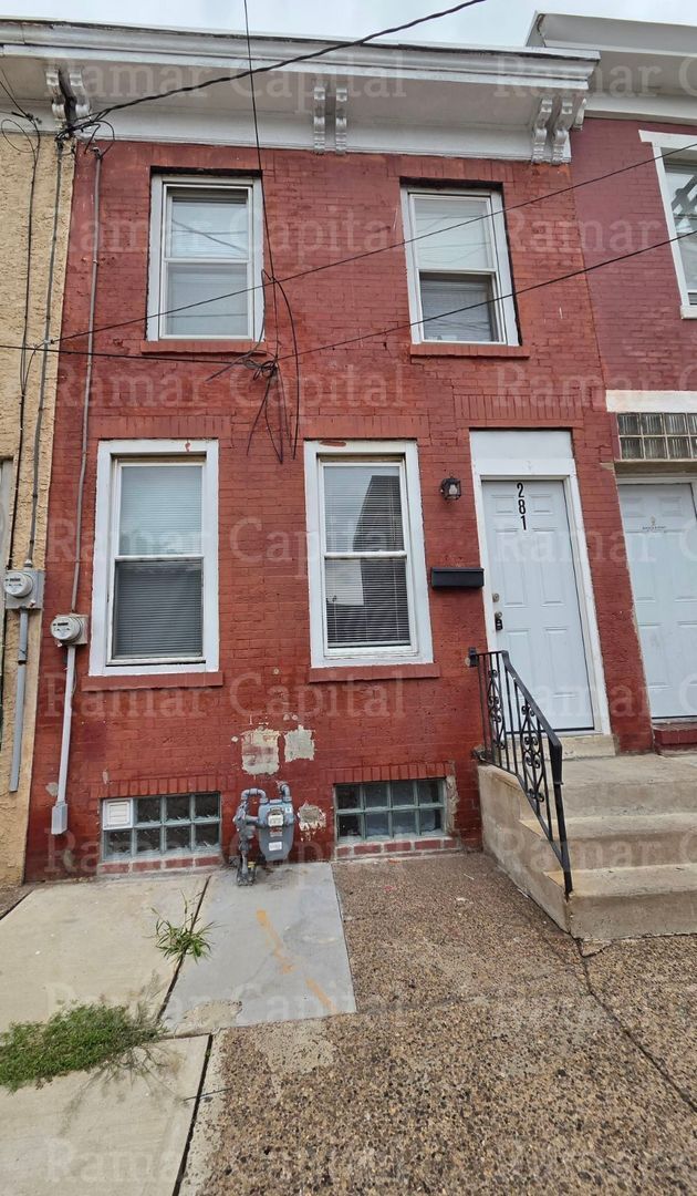 Building Photo - 281 Walnut St