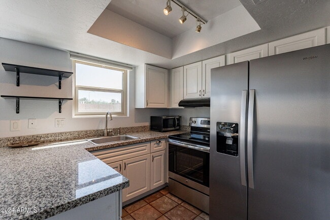 Building Photo - 820 W University Dr