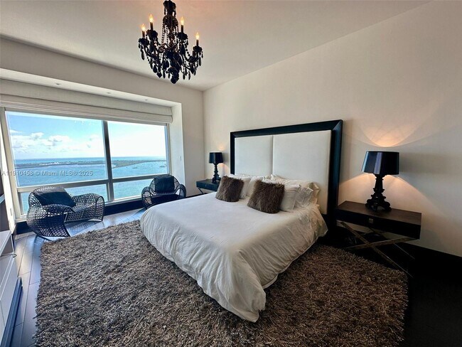 Building Photo - 1425 Brickell Ave