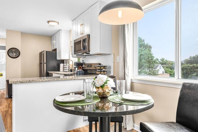 Building Photo - 18308 Mesle St