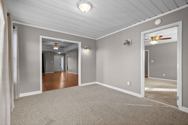 Building Photo - 4 Bedroom Home For Rent in St. B Area of Clarksville!