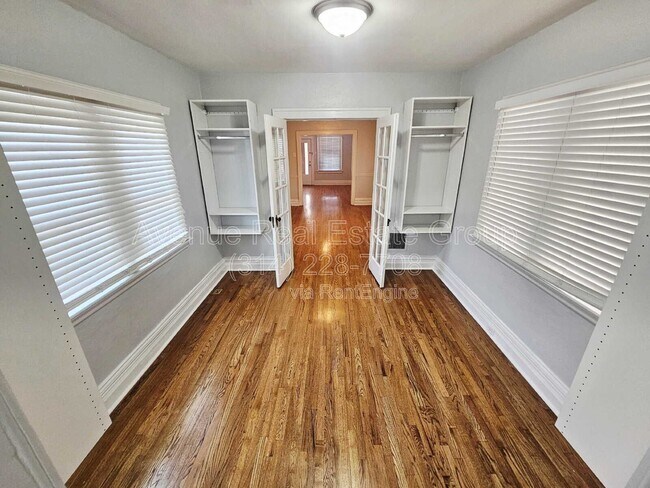 Building Photo - 3717 Cambridge Ave