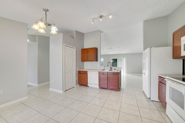 Building Photo - 266 Chadworth Dr
