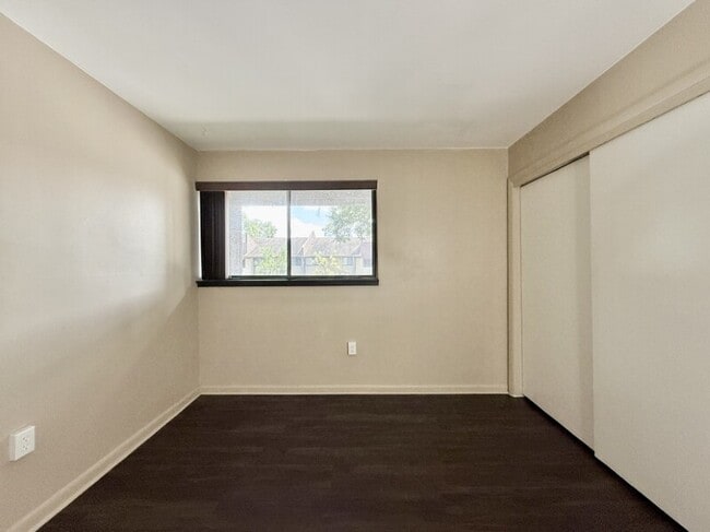 Building Photo - 785 S Village Dr