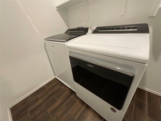 Building Photo - 128 Banyon Dr