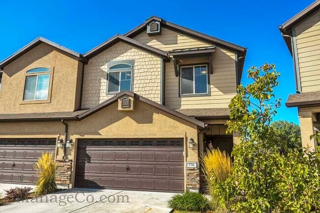Building Photo - Spacious Orem Townhouse